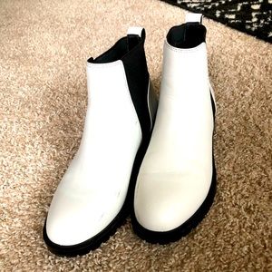 Steve Madden white ankle boot
